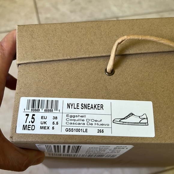 🎁Gentle Souls NYLE genuine leather sneakers by Kenneth Cole. + free gift 🎁 - Picture 5 of 9